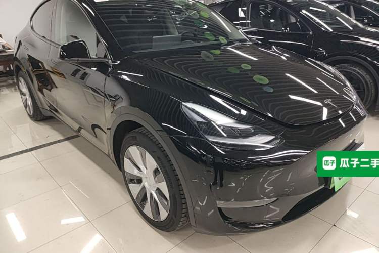 Used Tesla Model Y 2021 Standard Range Rear-Wheel Drive Version Front Right 45 Deg