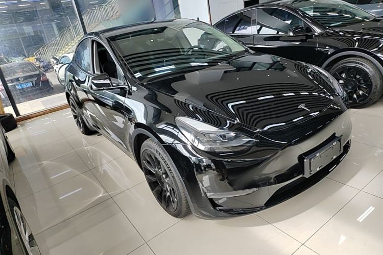 Used Tesla Model Y 2021 Standard Range Rear-Wheel Drive Version Front Right 45 Deg