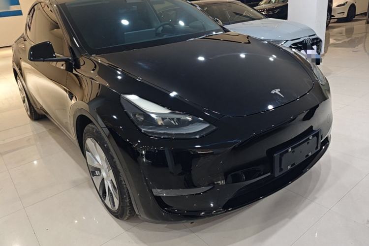 Used Tesla Model Y 2021 Long-Range All-Wheel-Drive Version 3D7 Front Right 45 Deg