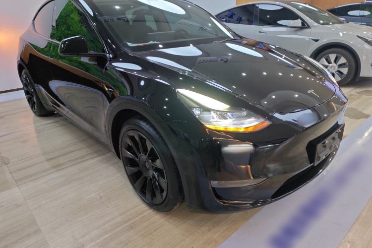 Used Tesla Model Y 2021 Long-Range All-Wheel-Drive Version 3D7 Front Right 45 Deg