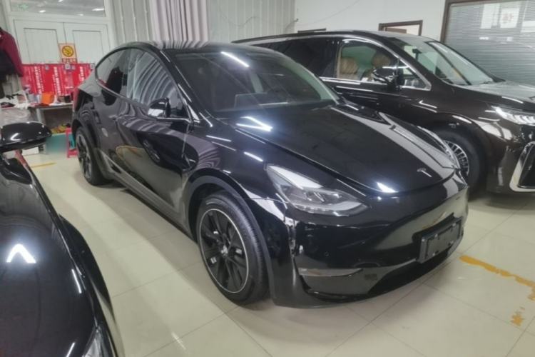 Used Tesla Model Y 2021 Long-Range All-Wheel-Drive Version Front Right 45 Deg