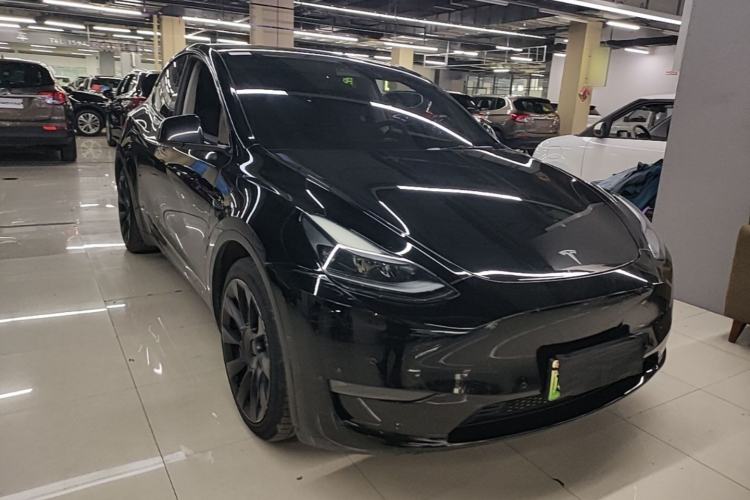 Used Tesla Model Y 2021 Standard Range Rear-Wheel Drive Version Front Right 45 Deg