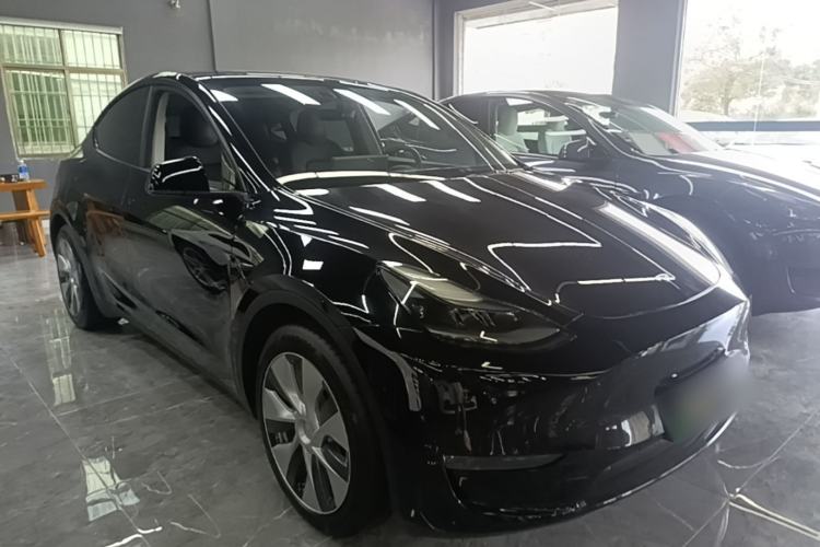 Used Tesla Model Y 2021 Standard Range Rear-Wheel Drive Version Front Right 45 Deg