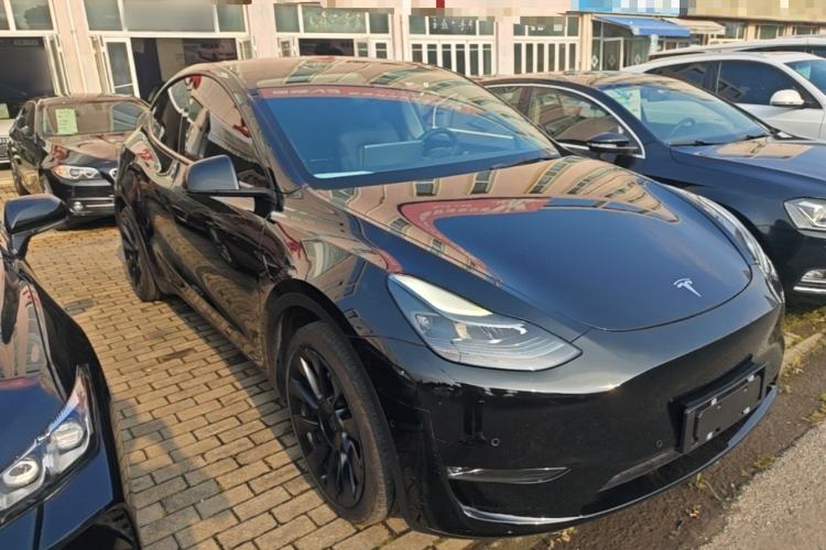 Used Tesla Model Y 2021 Standard Range Rear-Wheel Drive Version Front Right 45 Deg
