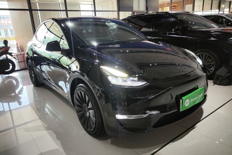 Used Tesla Model Y 2021 Standard Range Rear-Wheel Drive Version Front Right 45 Deg