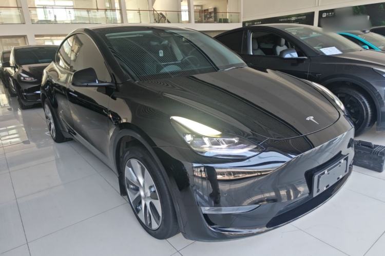 Used Tesla Model Y 2021 Revised Version 2 Long-Range All-Wheel-Drive Edition Front Right 45 Deg
