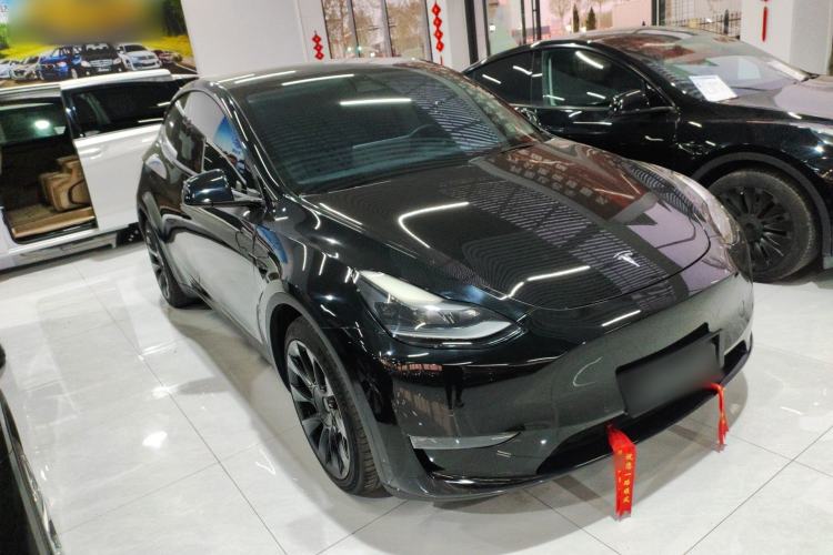 Used Tesla Model Y 2021 Long-Range All-Wheel-Drive Version Front Right 45 Deg