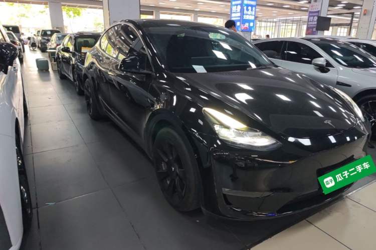 Used Tesla Model Y 2021 Long-Range All-Wheel-Drive Version 3D7 Front Right 45 Deg