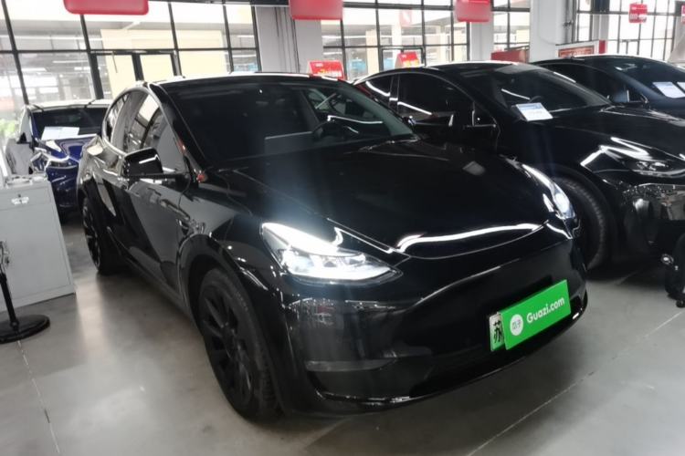 Used Tesla Model Y 2021 Standard Range Rear-Wheel Drive Version Front Right 45 Deg