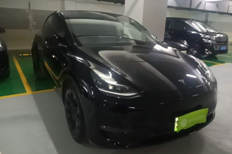 Used Tesla Model Y 2021 Standard Range Rear-Wheel Drive Version Front Right 45 Deg