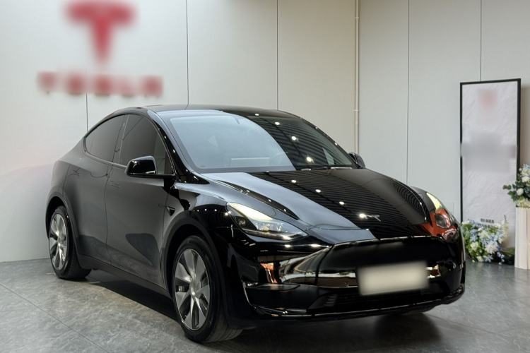 Used Tesla Model Y 2021 Standard Range Rear-Wheel Drive Version Front Right 45 Deg