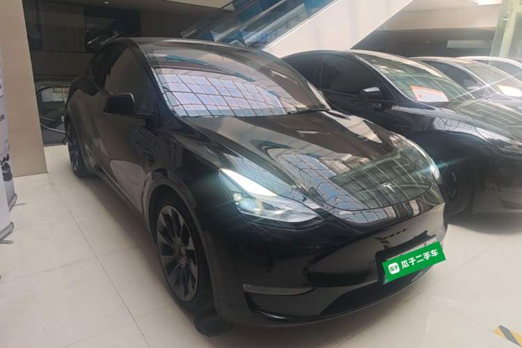 Used Tesla Model Y 2021 Standard Range Rear-Wheel Drive Version Front Right 45 Deg