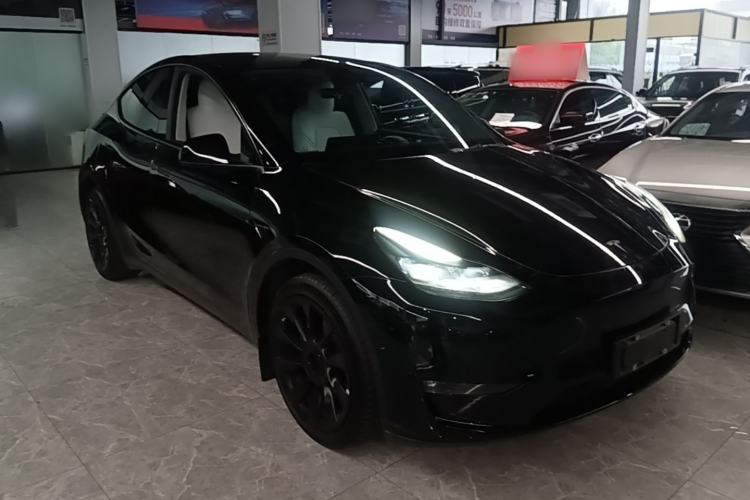 Used Tesla Model Y 2021 Long-Range All-Wheel-Drive Version 3D7 Front Right 45 Deg