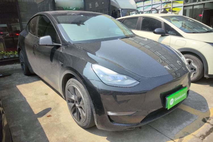 Used Tesla Model Y 2021 Standard Range Rear-Wheel Drive Version Front Right 45 Deg