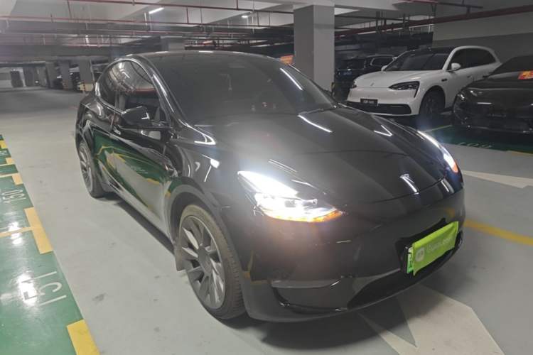 Used Tesla Model Y 2021 Long-Range All-Wheel-Drive Version 3D7 Front Right 45 Deg