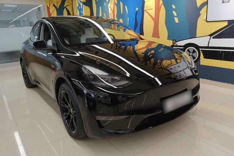 Used Tesla Model Y 2021 Standard Range Rear-Wheel Drive Version Front Right 45 Deg