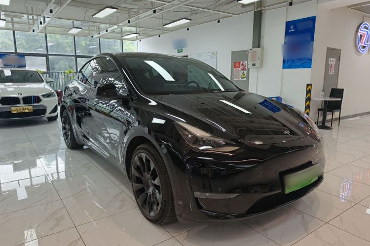 Used Tesla Model Y 2021 Standard Range Rear-Wheel Drive Version Front Right 45 Deg