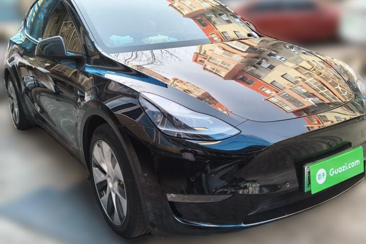 Used Tesla Model Y 2021 Standard Range Rear-Wheel Drive Version Front Right 45 Deg