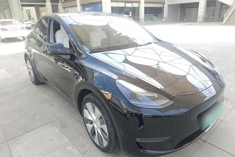 Used Tesla Model Y 2021 Standard Range Rear-Wheel Drive Version Front Right 45 Deg