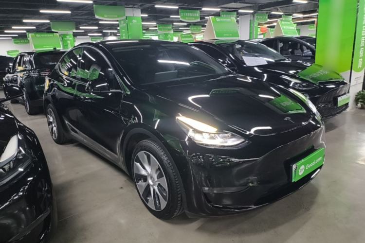 Used Tesla Model Y 2021 Long-Range All-Wheel-Drive Version 3D7 Front Right 45 Deg