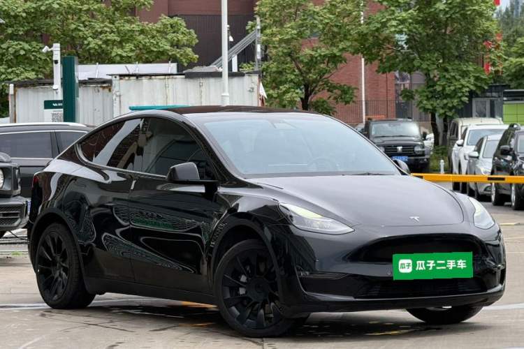 Used Tesla Model Y 2021 Revised Version 2 Long-Range All-Wheel-Drive Edition Front Right 45 Deg