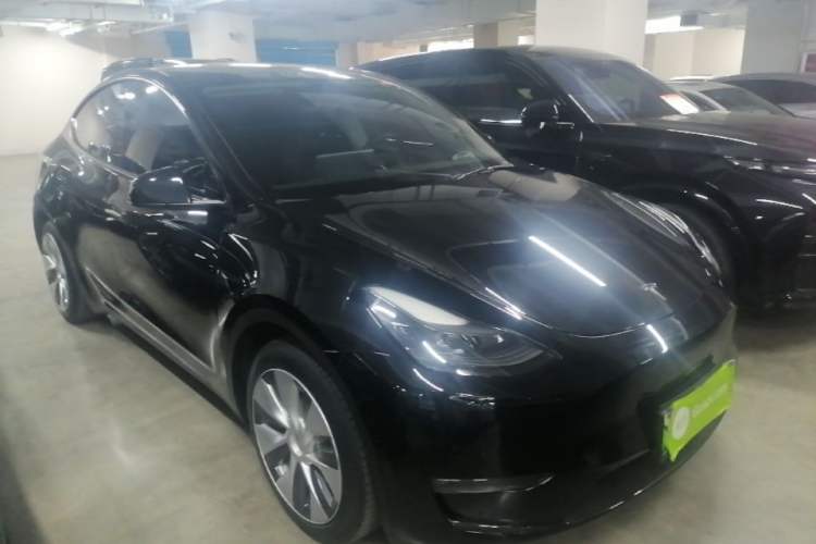 Used Tesla Model Y 2021 Standard Range Rear-Wheel Drive Version Front Right 45 Deg
