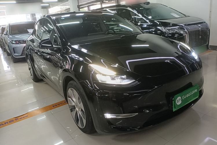 Used Tesla Model Y 2021 Long-Range All-Wheel-Drive Version Front Right 45 Deg