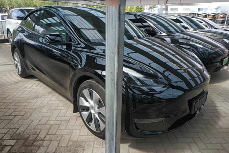 Used Tesla Model Y 2021 Standard Range Rear-Wheel Drive Version Front Right 45 Deg