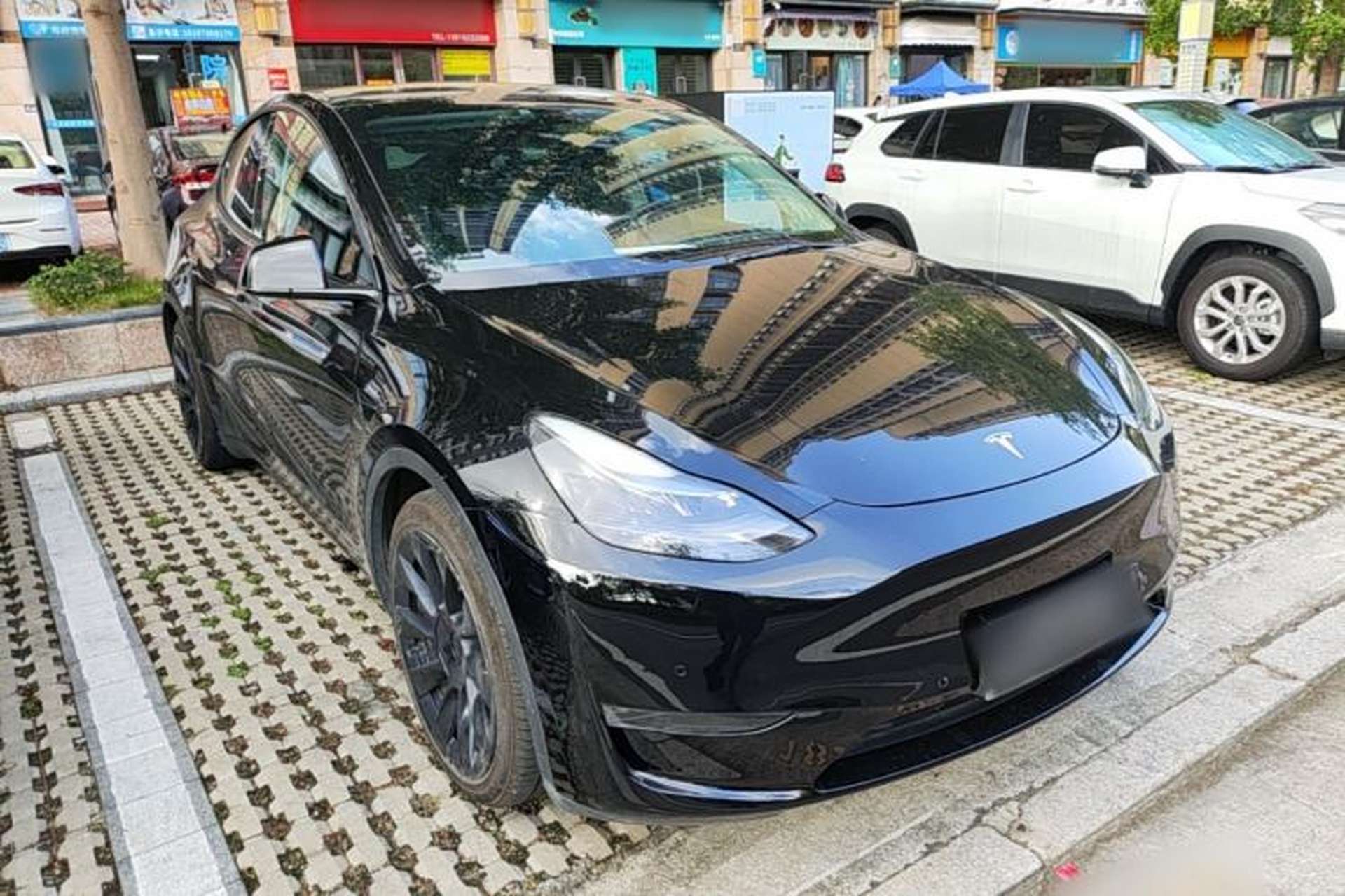 Used Tesla Model Y 2021 Standard Range Rear-Wheel Drive Version Front Right 45 Deg