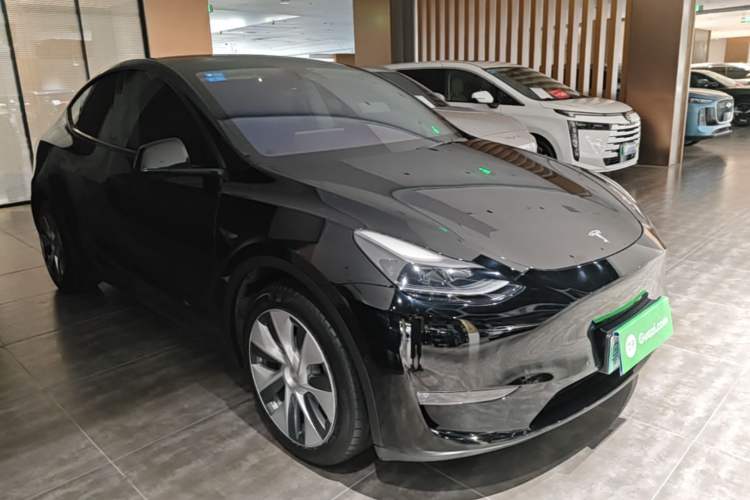 Used Tesla Model Y 2021 Standard Range Rear-Wheel Drive Version Front Right 45 Deg