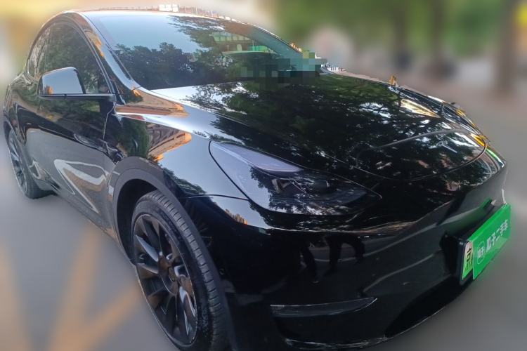 Used Tesla Model Y 2021 Long-Range All-Wheel-Drive Version 3D7 Front Right 45 Deg