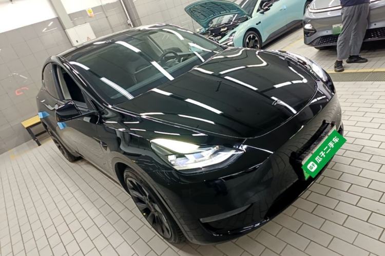 Used Tesla Model Y 2021 Long-Range All-Wheel-Drive Version Front Right 45 Deg