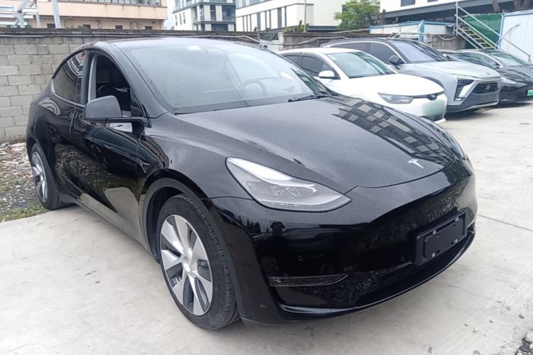 Used Tesla Model Y 2021 Long-Range All-Wheel-Drive Version 3D7 Front Right 45 Deg