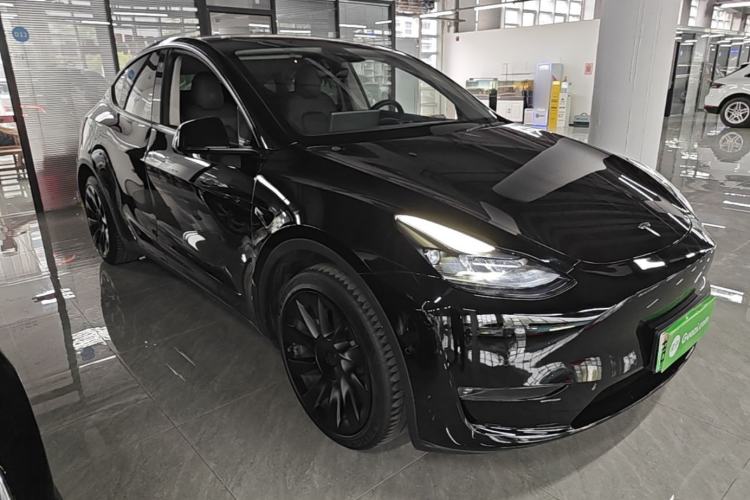 Used Tesla Model Y 2021 Revised Version 2 Long-Range All-Wheel-Drive Edition Front Right 45 Deg