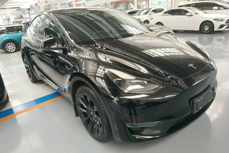 Used Tesla Model Y 2021 Standard Range Rear-Wheel Drive Version Front Right 45 Deg