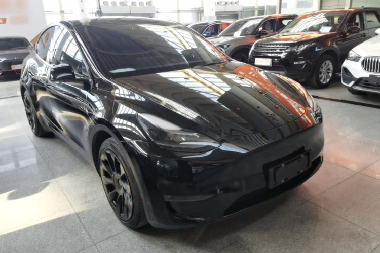Used Tesla Model Y 2021 Standard Range Rear-Wheel Drive Version Front Right 45 Deg