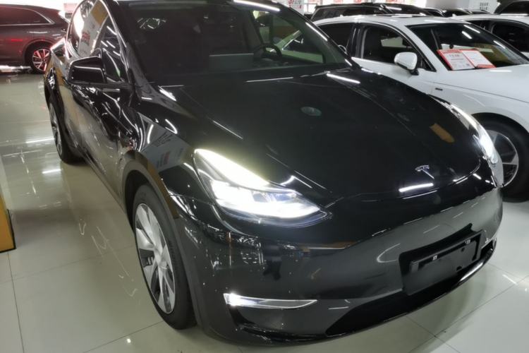 Used Tesla Model Y 2021 Long-Range All-Wheel-Drive Version 3D7 Front Right 45 Deg