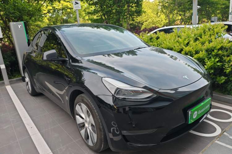 Used Tesla Model Y 2021 Standard Range Rear-Wheel Drive Version Front Right 45 Deg