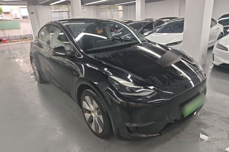 Used Tesla Model Y 2021 Standard Range Rear-Wheel Drive Version Front Right 45 Deg