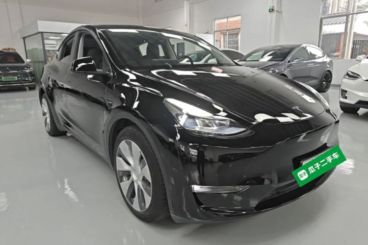 Used Tesla Model Y 2021 Long-Range All-Wheel-Drive Version Front Right 45 Deg