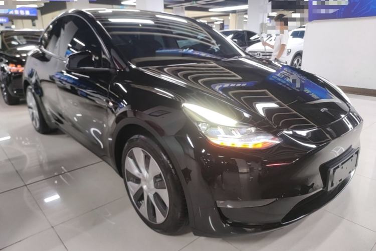 Used Tesla Model Y 2021 Standard Range Rear-Wheel Drive Version Front Right 45 Deg