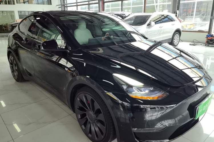 Used Tesla Model Y 2021 Performance High-Performance All-Wheel-Drive Version Front Right 45 Deg