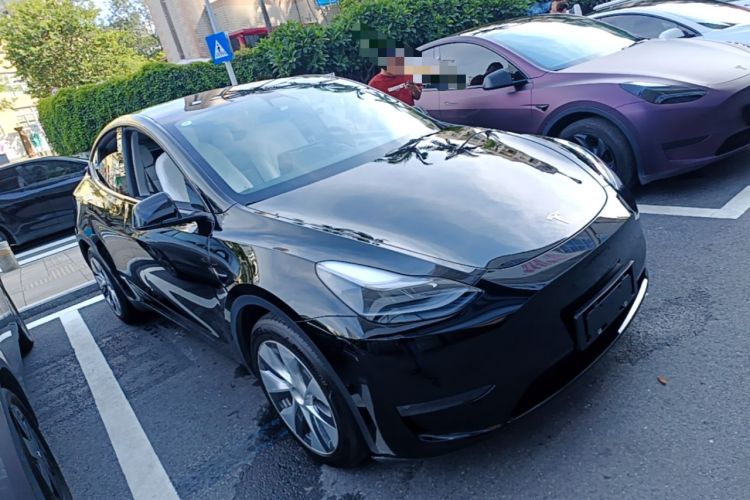 Used Tesla Model Y 2021 Standard Range Rear-Wheel Drive Version Front Right 45 Deg