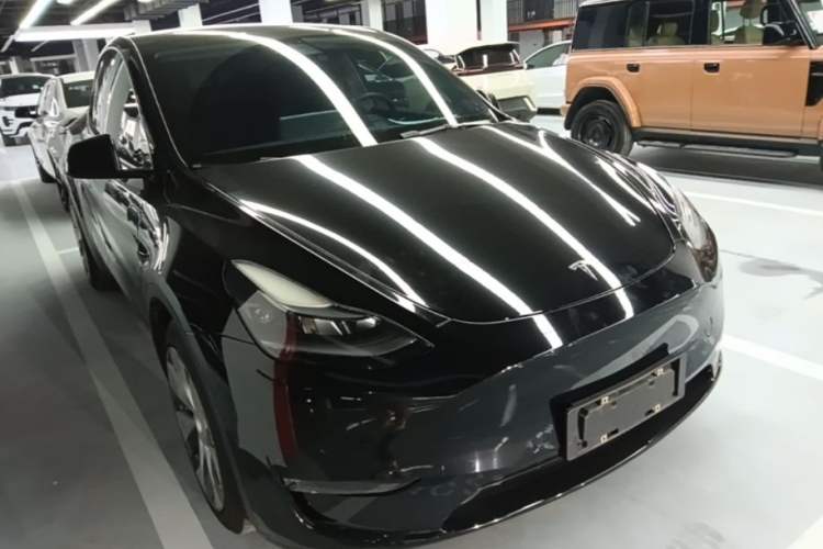 Used Tesla Model Y 2021 Standard Range Rear-Wheel Drive Version Front Right 45 Deg