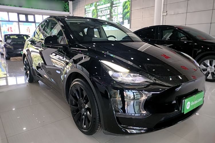 Used Tesla Model Y 2021 Standard Range Rear-Wheel Drive Version Front Right 45 Deg