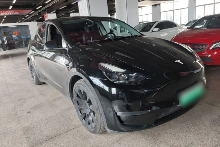 Used Tesla Model Y 2021 Standard Range Rear-Wheel Drive Version Front Right 45 Deg