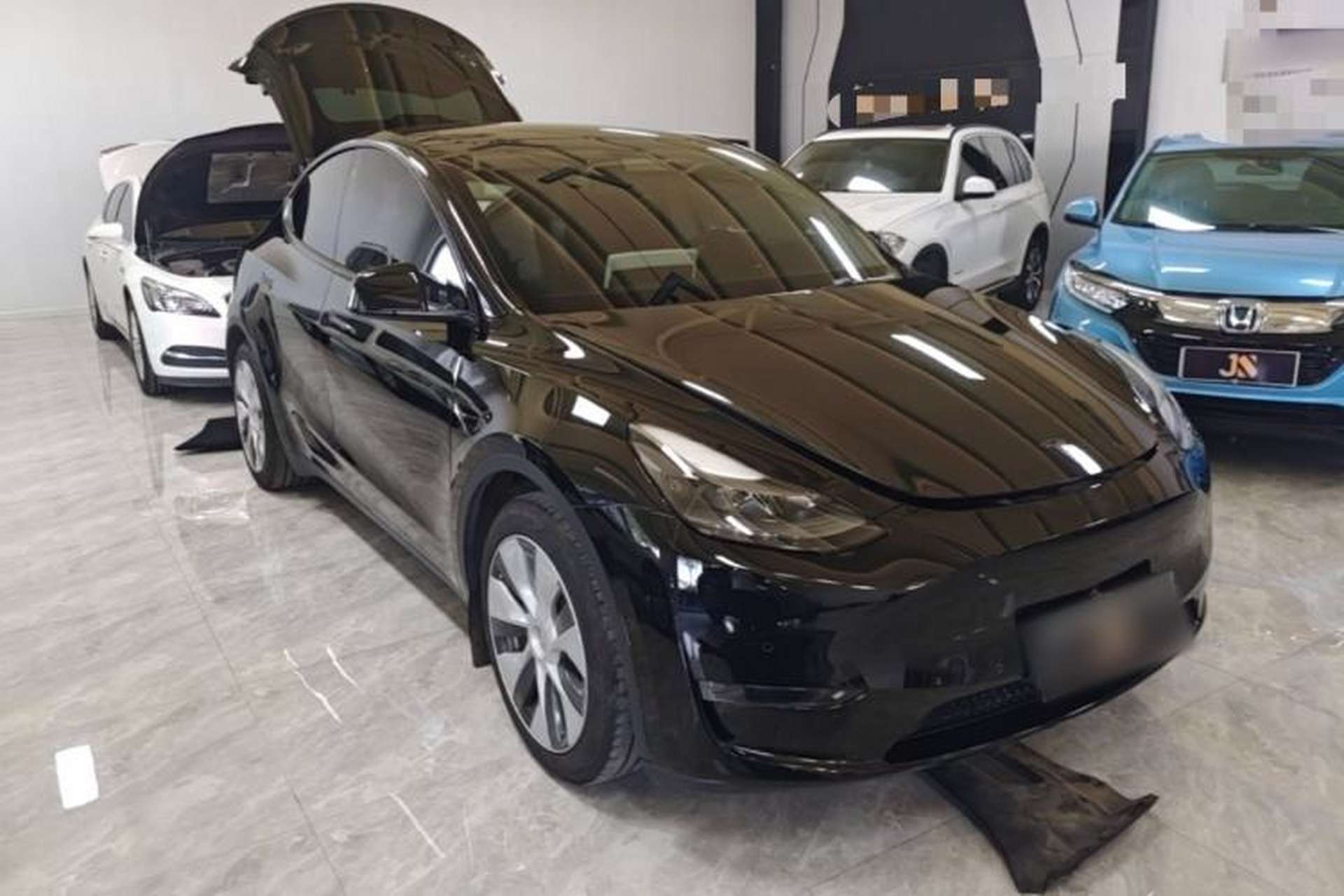 Used Tesla Model Y 2021 Standard Range Rear-Wheel Drive Version Front Right 45 Deg