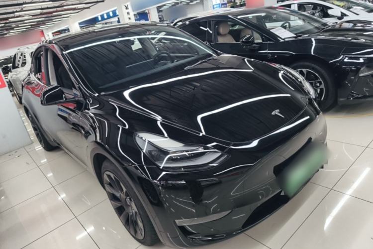 Used Tesla Model Y 2021 Standard Range Rear-Wheel Drive Version Front Right 45 Deg