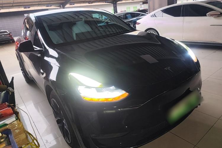 Used Tesla Model Y 2021 Standard Range Rear-Wheel Drive Version Front Right 45 Deg