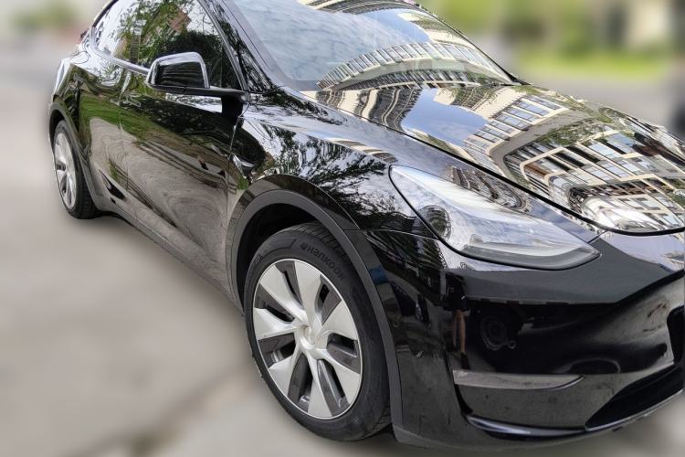Used Tesla Model Y 2021 Standard Range Rear-Wheel Drive Version Front Right 45 Deg